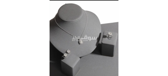طقم اكسسوارات نسائي باللون الفضي