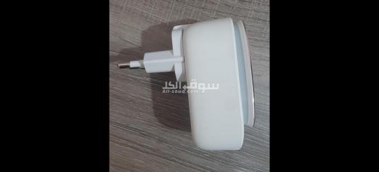 شاحن USB وضوء خفيف